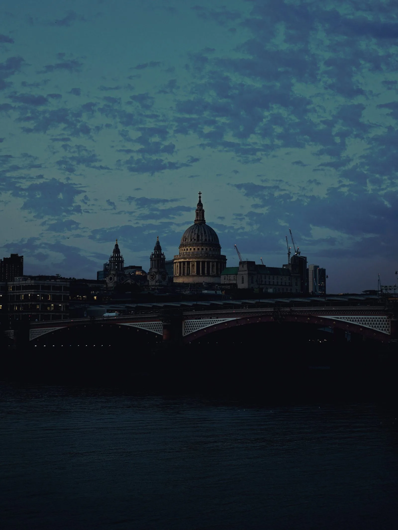 The London skyline at dusk, the dome of St Paul&rsquo;s in silhouette.
